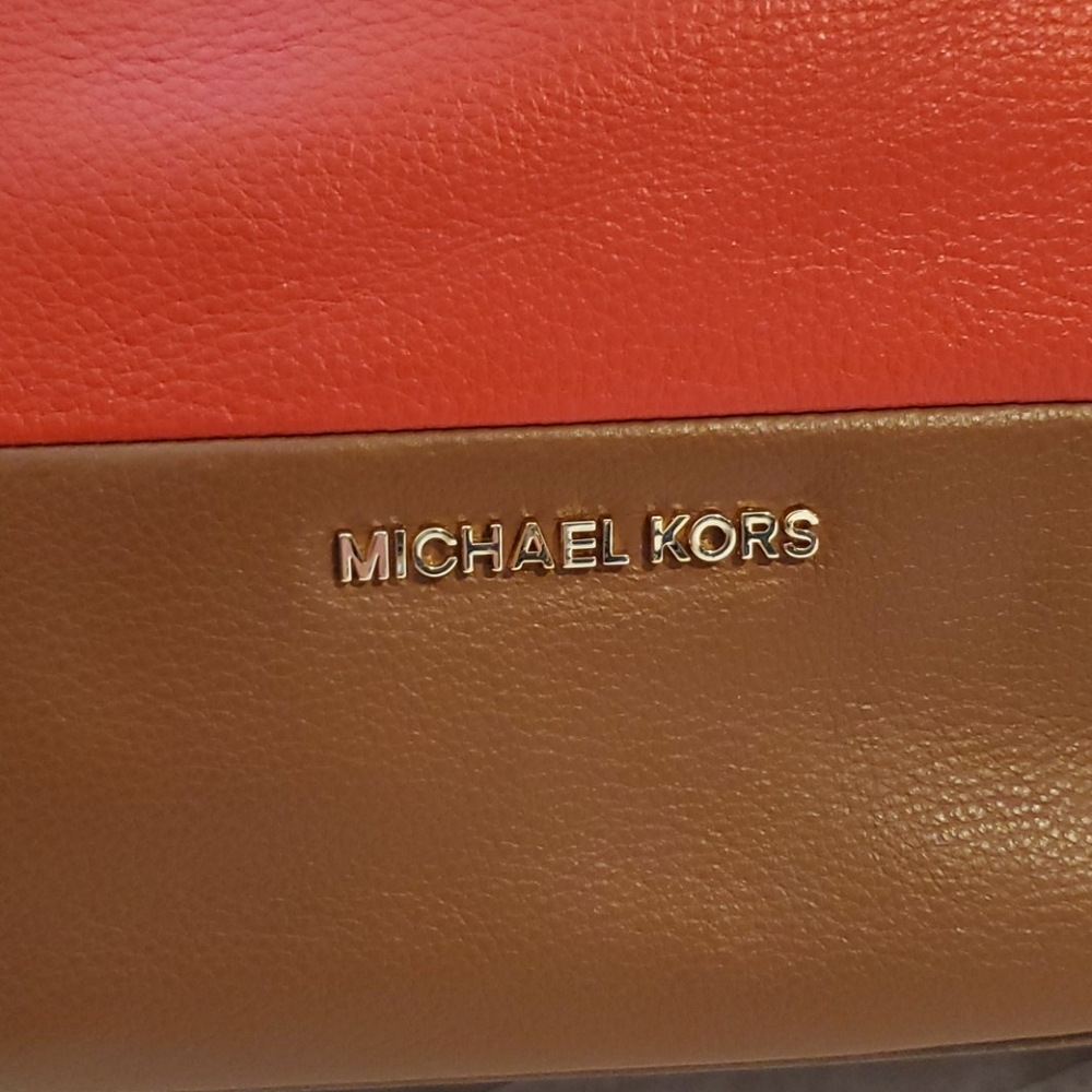 Michael Kors Large Drawstring Bucket Shoulder Bag - image 5